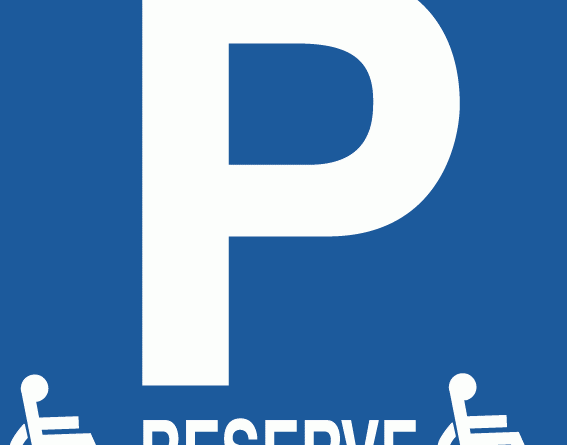 Panneau signalétique place de parking handicapés